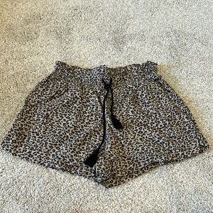 Linen blend tassel shorts